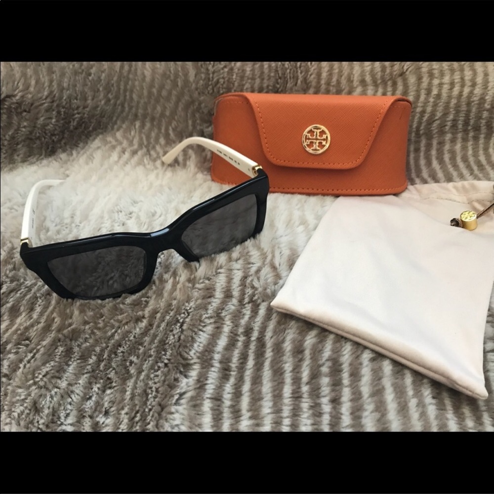 ❤️🕶BRAND NEW Tory Burch Black & White Sunglasses